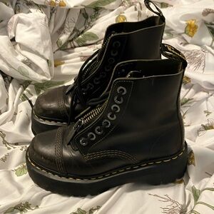 Platform Jadon doc martens in Sinclair dark Taupe